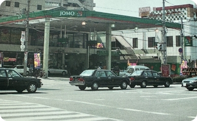 創業72年の歴史と信頼を感じる店舗の写真